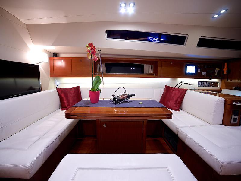 Book yachts online - sailboat - Oceanis 58 - Queen Axiera (crewed) - rent