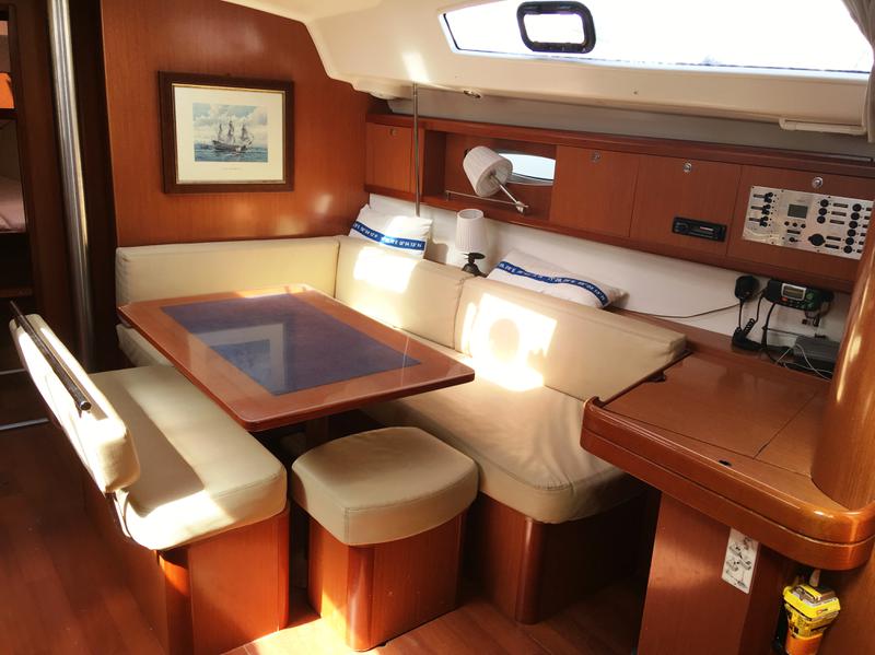 Book yachts online - sailboat - Oceanis 43 - Beauty L | Electric Toilets | Solar Panels - rent