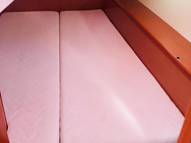 Book yachts online - sailboat - Oceanis 43 - Beauty L | Electric Toilets | Solar Panels - rent