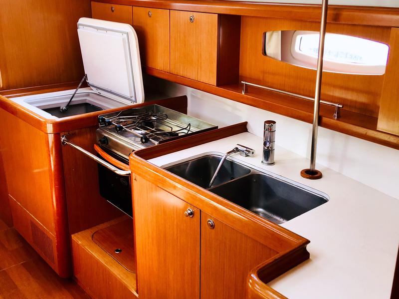 Book yachts online - sailboat - Oceanis 43 - Beauty L | Electric Toilets | Solar Panels - rent