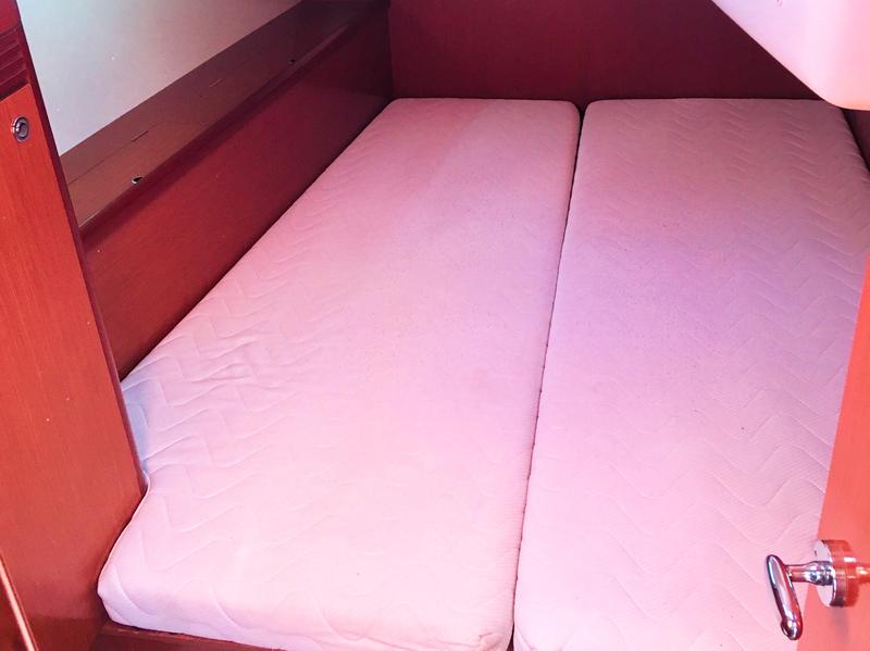 Book yachts online - sailboat - Oceanis 43 - Beauty L | Electric Toilets | Solar Panels - rent