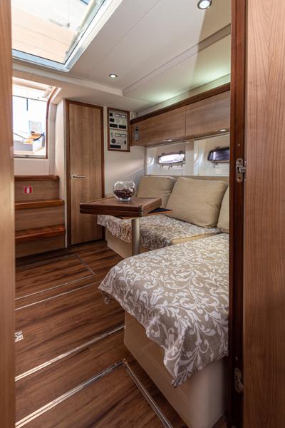 Book yachts online - motorboat - Sealine SC35 - Lara - rent