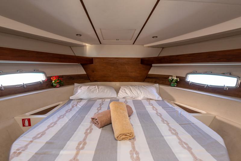 Book yachts online - motorboat - Sealine SC35 - Lara - rent