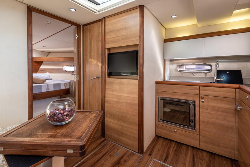 Book yachts online - motorboat - Sealine SC35 - Lara - rent