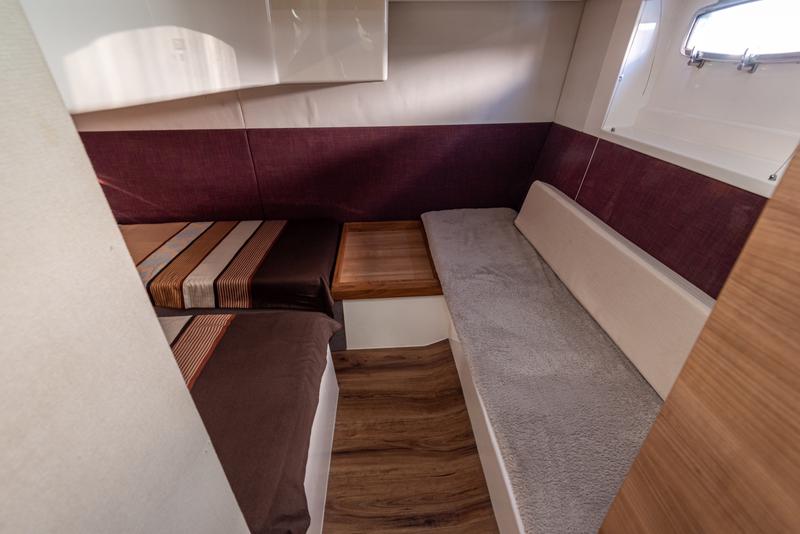 Book yachts online - motorboat - Sealine SC35 - Lara - rent