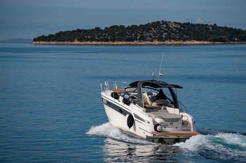 Book yachts online - motorboat - Bavaria 29 Sport - Rina - rent