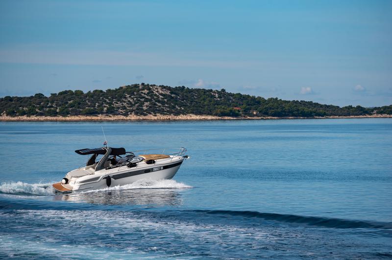 Book yachts online - motorboat - Bavaria 29 Sport - Rina - rent