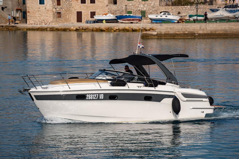 Book yachts online - motorboat - Bavaria 29 Sport - Rina - rent