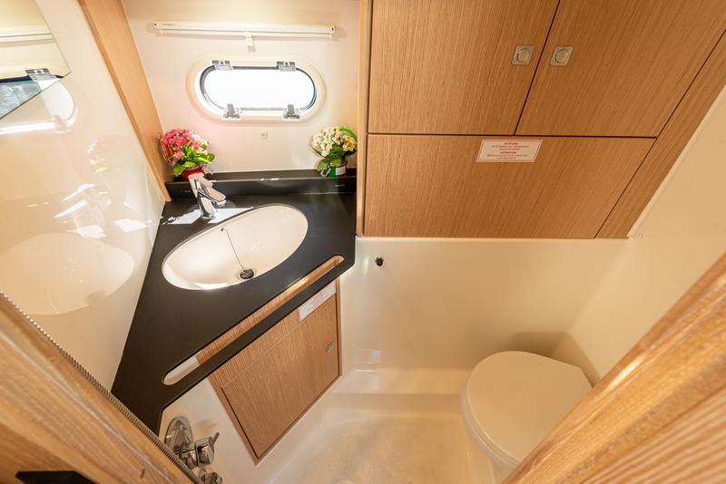 Book yachts online - motorboat - Bavaria 29 Sport - Rina - rent