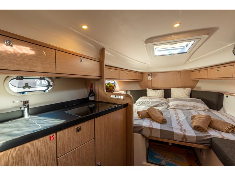 Book yachts online - motorboat - Bavaria 29 Sport - Rina - rent