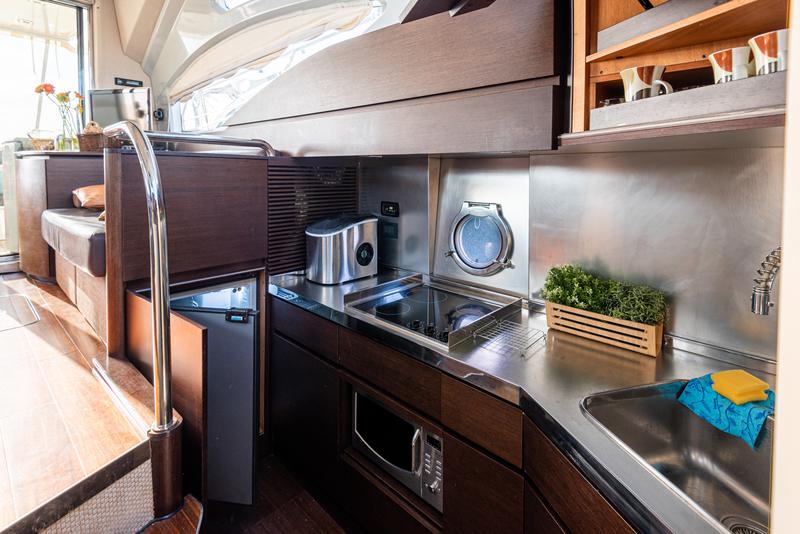 Book yachts online - motorboat - Azimut 43 - Bruna 2 - rent