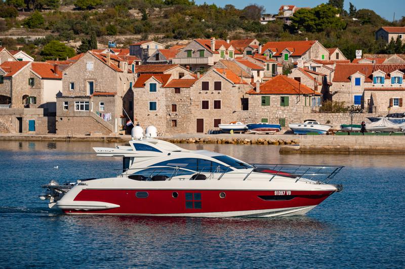 Book yachts online - motorboat - Azimut 43 - Bruna 2 - rent