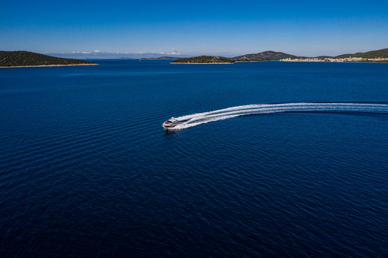 Book yachts online - motorboat - Azimut 43 - Bruna 2 - rent