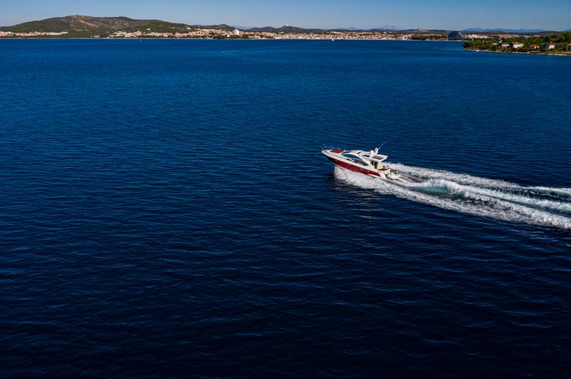 Book yachts online - motorboat - Azimut 43 - Bruna 2 - rent