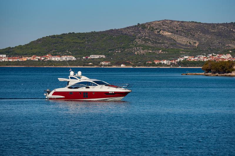 Book yachts online - motorboat - Azimut 43 - Bruna 2 - rent