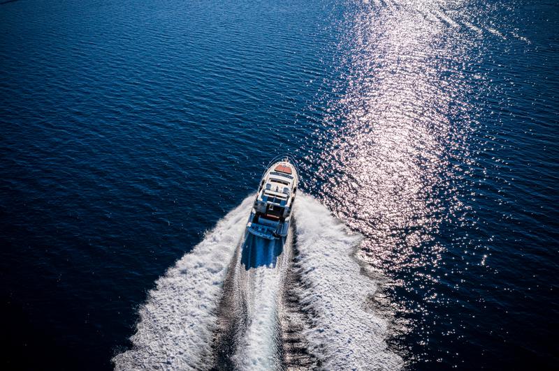 Book yachts online - motorboat - Azimut 43 - Bruna 2 - rent