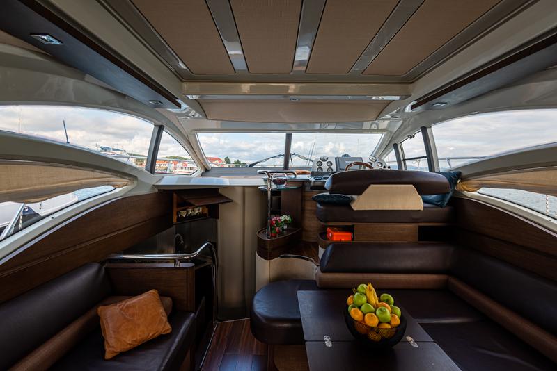 Book yachts online - motorboat - Azimut 43 - Bruna 2 - rent