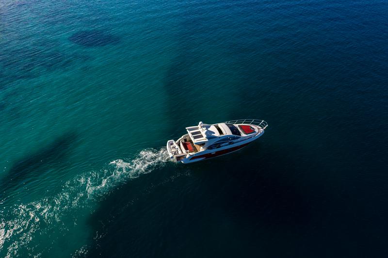 Book yachts online - motorboat - Azimut 43 - Bruna 2 - rent