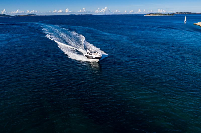Book yachts online - motorboat - Sessa C38 - Lana - rent