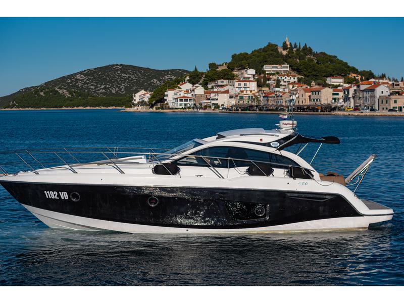 Book yachts online - motorboat - Sessa C38 - Lana - rent