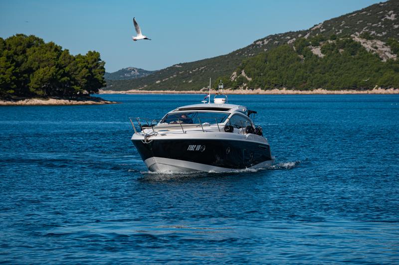 Book yachts online - motorboat - Sessa C38 - Lana - rent