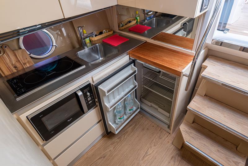 Book yachts online - motorboat - Sessa C38 - Lana - rent