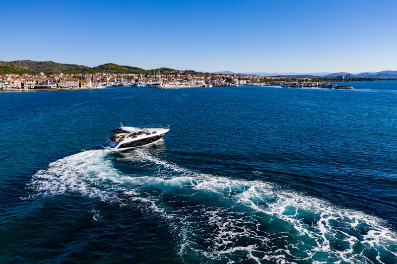 Book yachts online - motorboat - Sessa C38 - Lana - rent