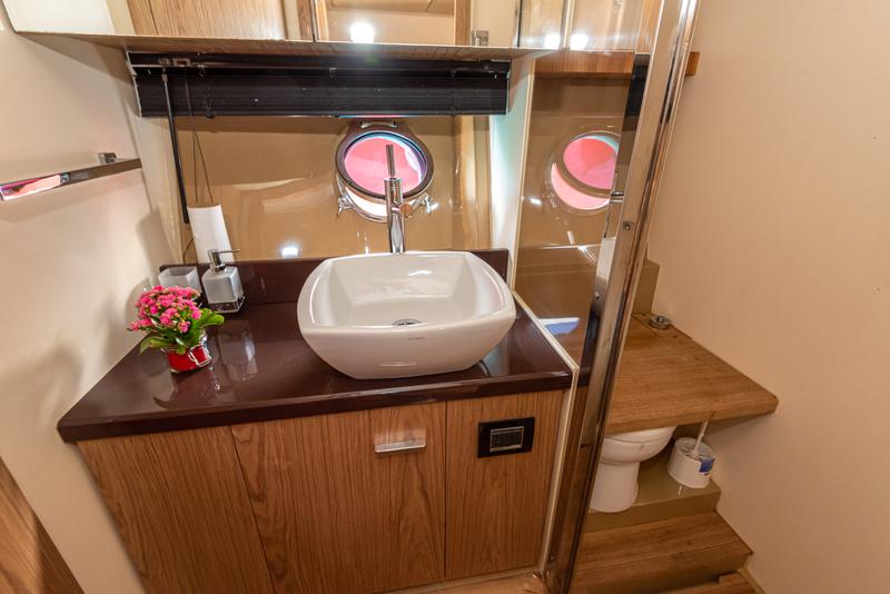 Book yachts online - motorboat - Sessa C38 - Lana - rent