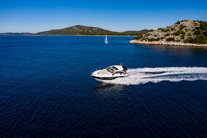 Book yachts online - motorboat - Sessa C38 - Lana - rent