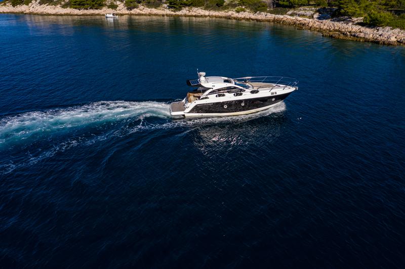 Book yachts online - motorboat - Sessa C35 - Ela - rent