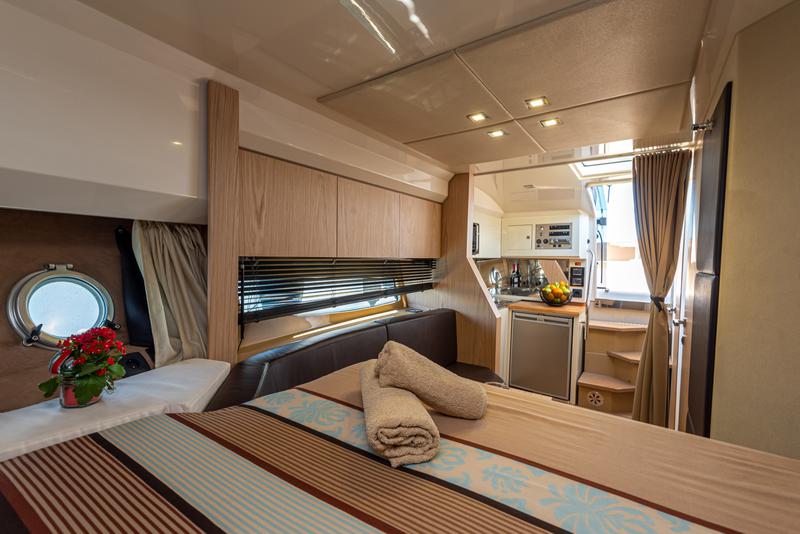 Book yachts online - motorboat - Sessa C35 - Ela - rent