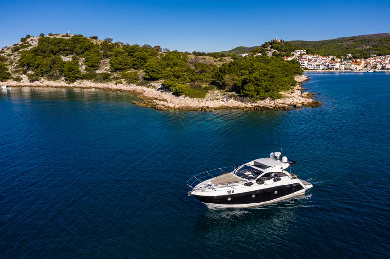 Book yachts online - motorboat - Sessa C35 - Ela - rent