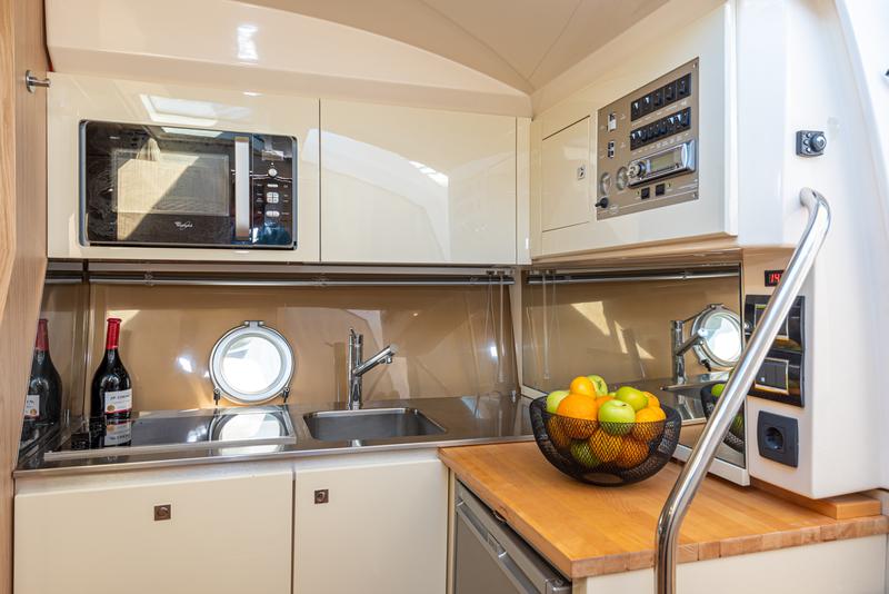 Book yachts online - motorboat - Sessa C35 - Ela - rent