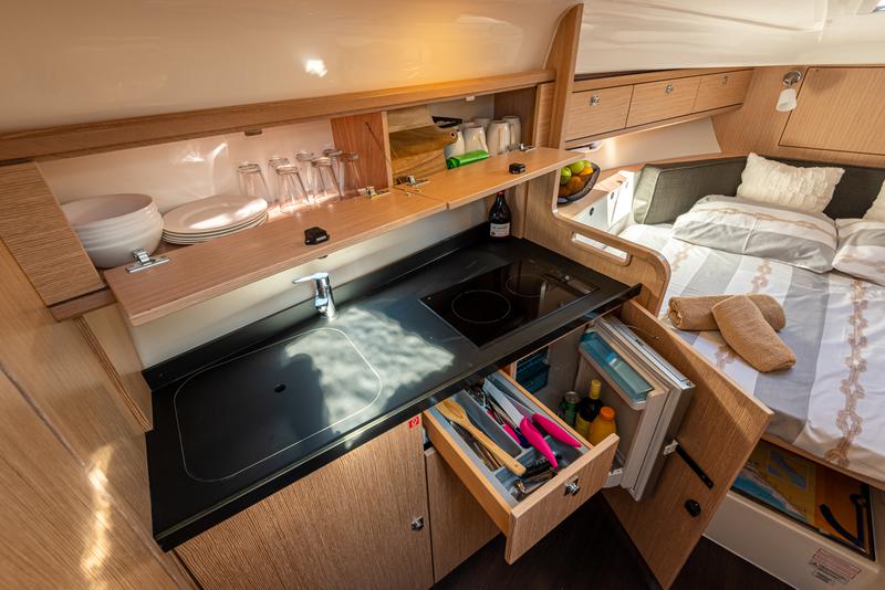 Book yachts online - motorboat - Bavaria 29 Sport - Nena - rent