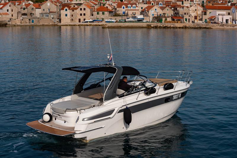 Book yachts online - motorboat - Bavaria 29 Sport - Nena - rent