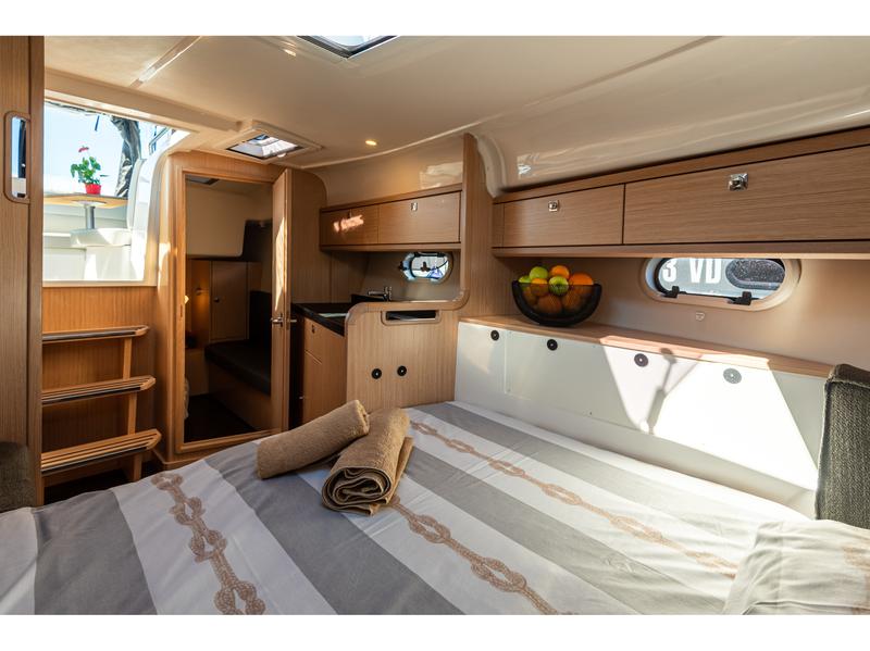 Book yachts online - motorboat - Bavaria 29 Sport - Nena - rent