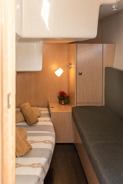 Book yachts online - motorboat - Bavaria 29 Sport - Nena - rent