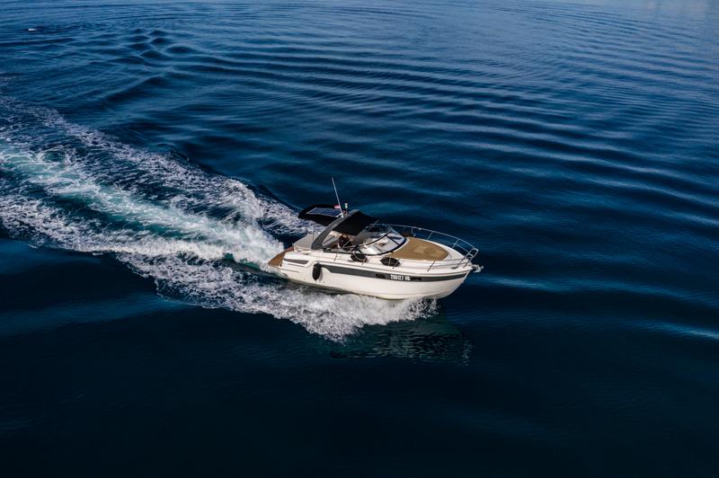 Book yachts online - motorboat - Bavaria 29 Sport - Nena - rent