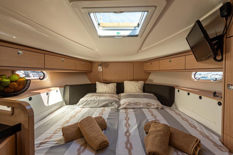 Book yachts online - motorboat - Bavaria 29 Sport - Nena - rent