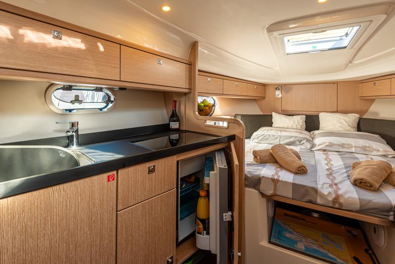 Book yachts online - motorboat - Bavaria 29 Sport - Nena - rent