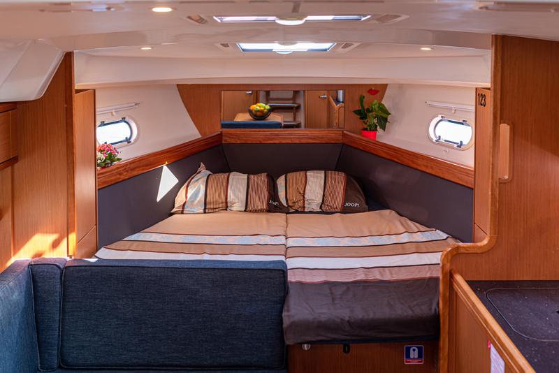 Book yachts online - motorboat - Bavaria 32 Sport - Dora - rent