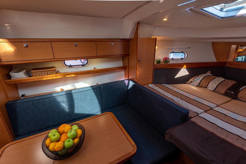 Book yachts online - motorboat - Bavaria 32 Sport - Dora - rent