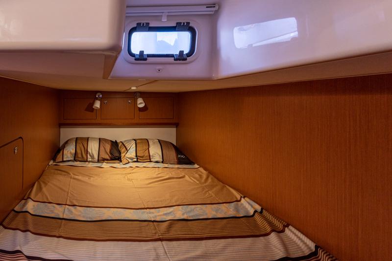 Book yachts online - motorboat - Bavaria 32 Sport - Dora - rent