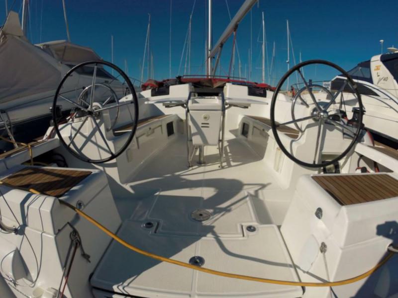 Book yachts online - sailboat - Sun Odyssey 439 - Esquitx - rent