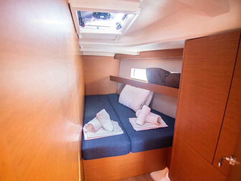 Book yachts online - sailboat - Sun Odyssey 440 - Holiday Kiss - rent