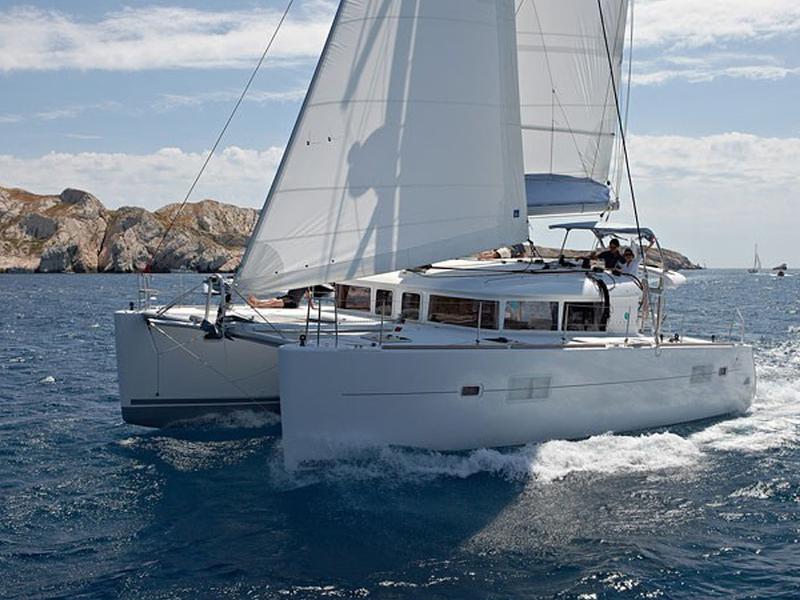 Book yachts online - catamaran - Lagoon 400 S2 - Esmeralda - rent