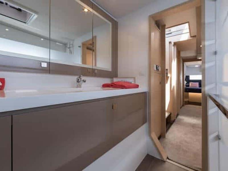 Book yachts online - catamaran - Saona 47 - Nocrala - rent