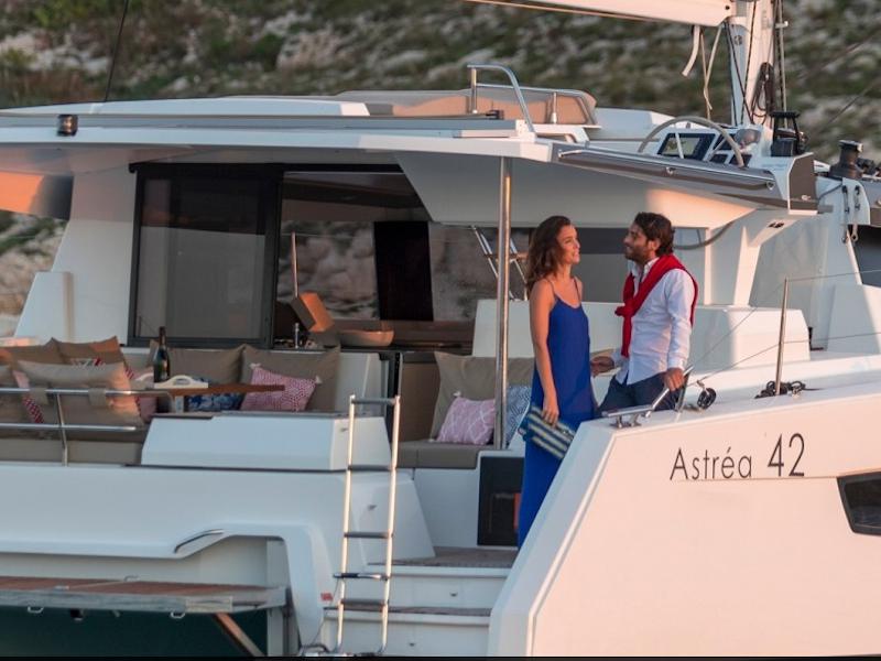Book yachts online - catamaran - Astréa 42 - Grace - rent