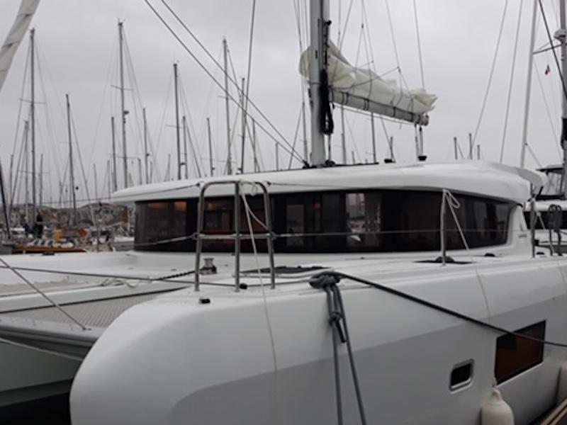 Book yachts online - catamaran - Lagoon 42 - LAGOON42-A/C-GEN-WATERMAKER - rent