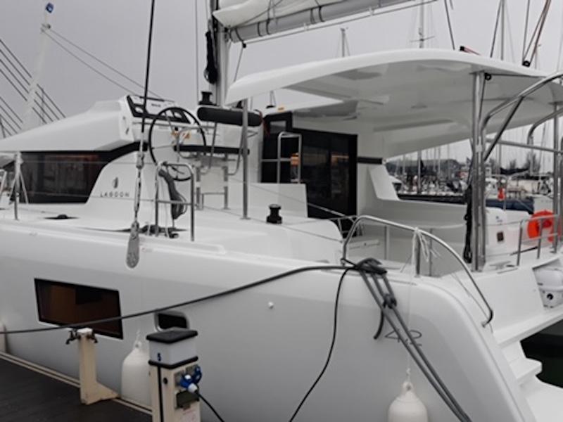 Book yachts online - catamaran - Lagoon 42 - LAGOON42-A/C-GEN-WATERMAKER - rent